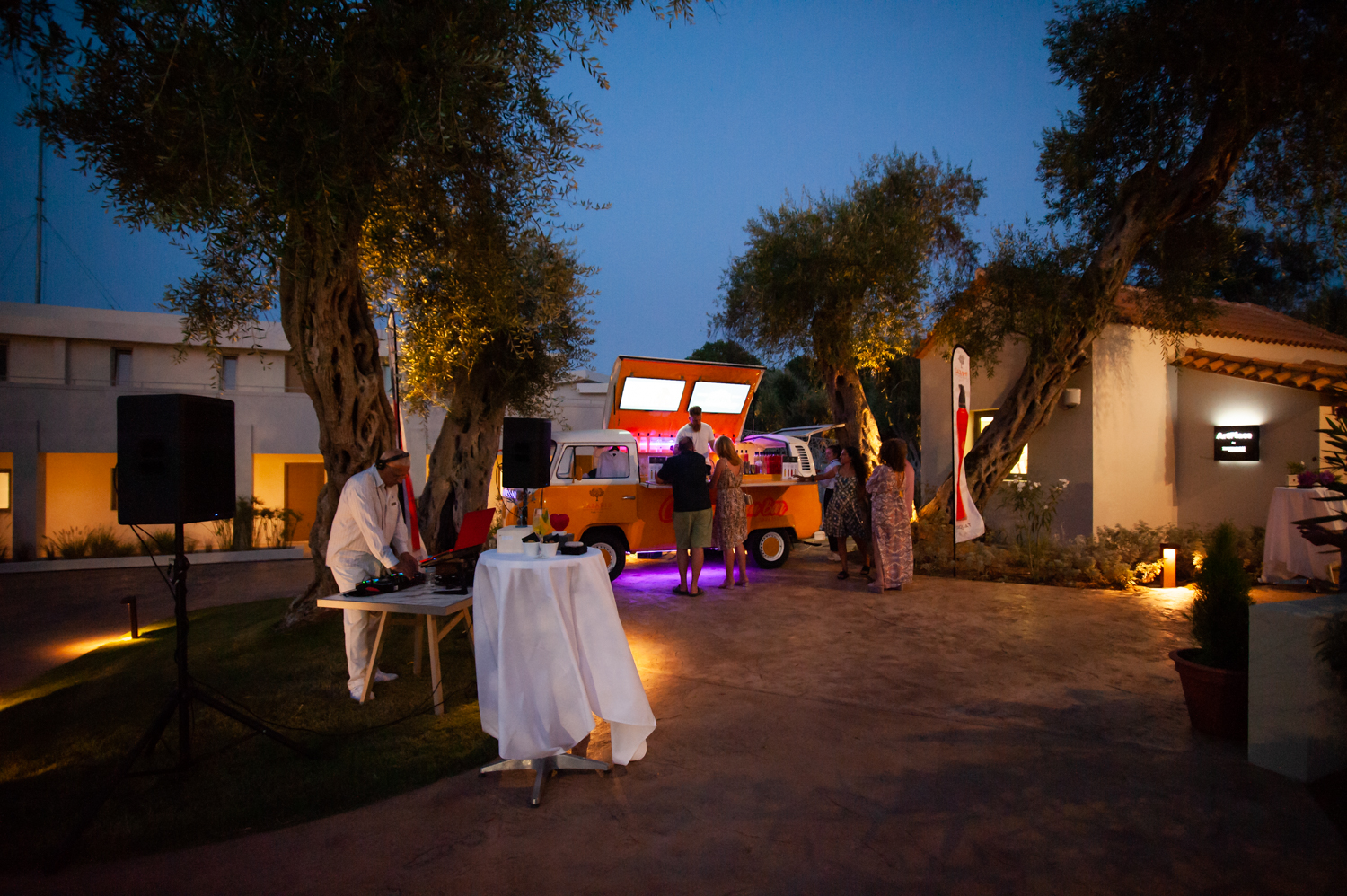 Lazaris cocktail van bar corfu 1098