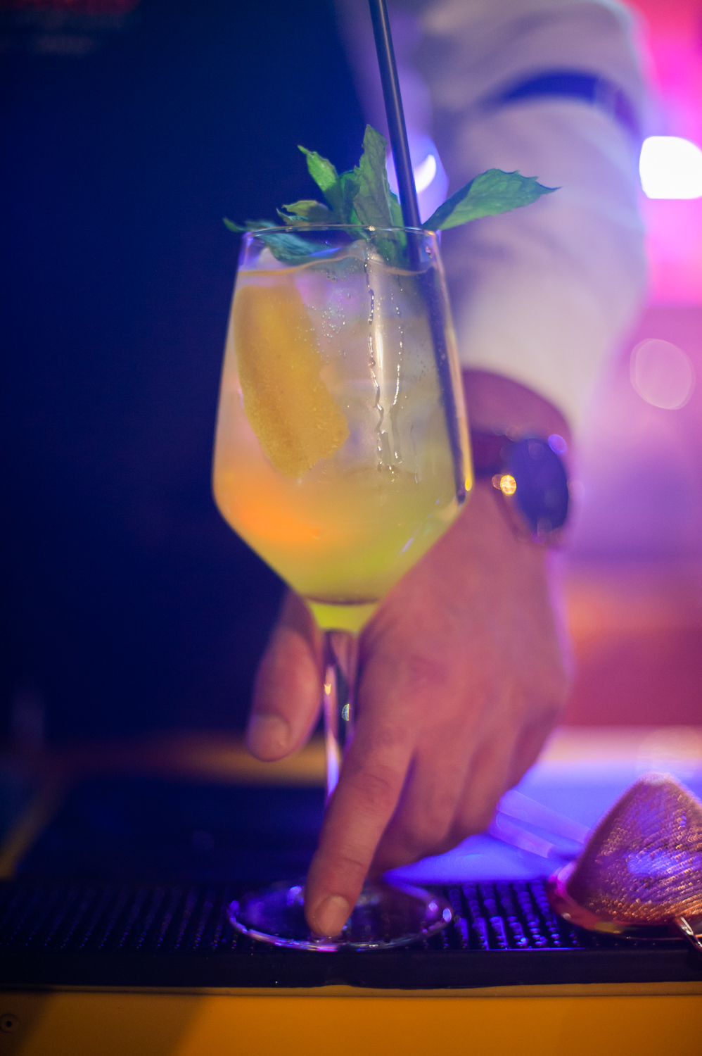 Lazaris cocktail van bar corfu 1143