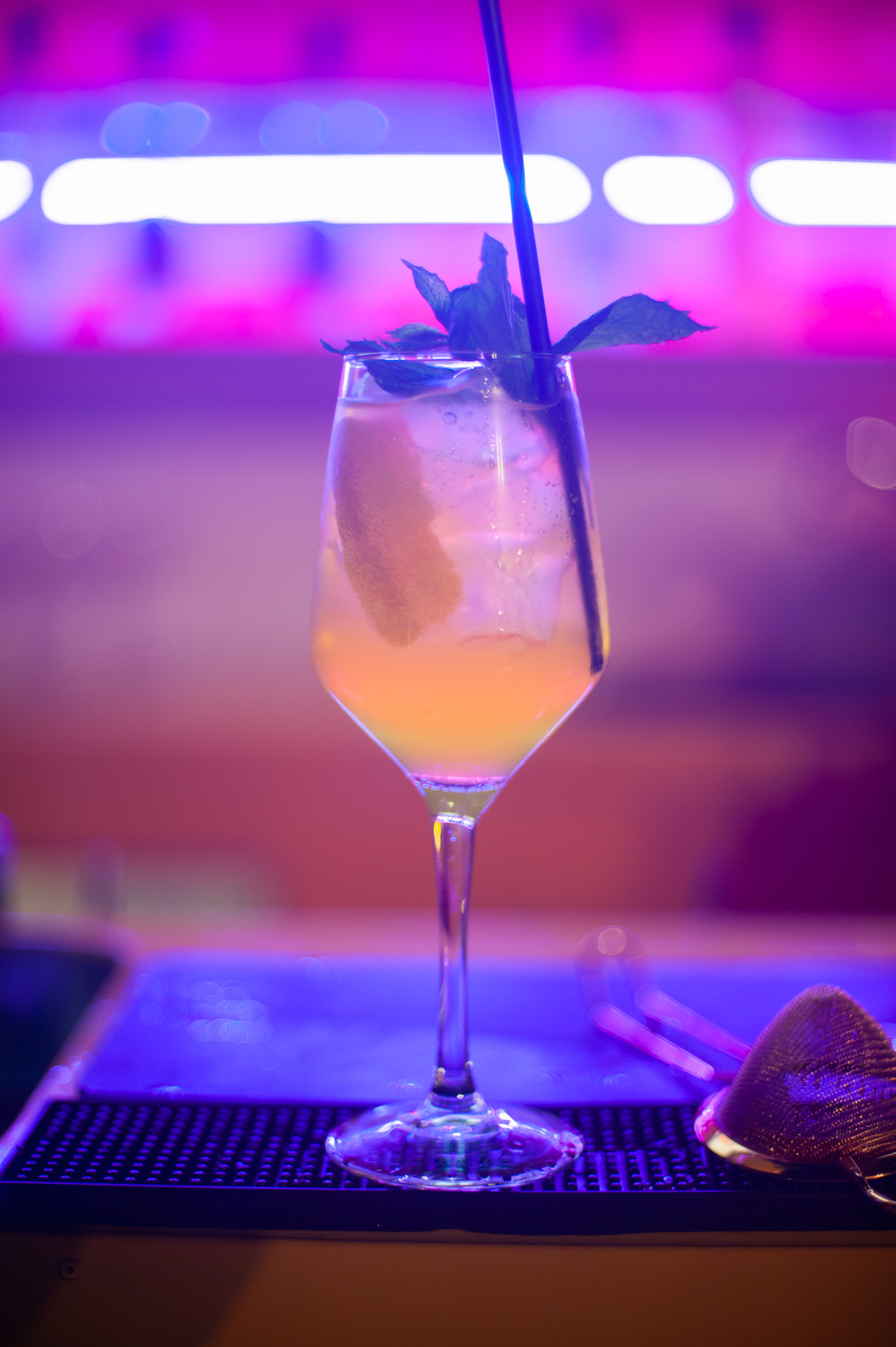 Lazaris cocktail van bar corfu 1144