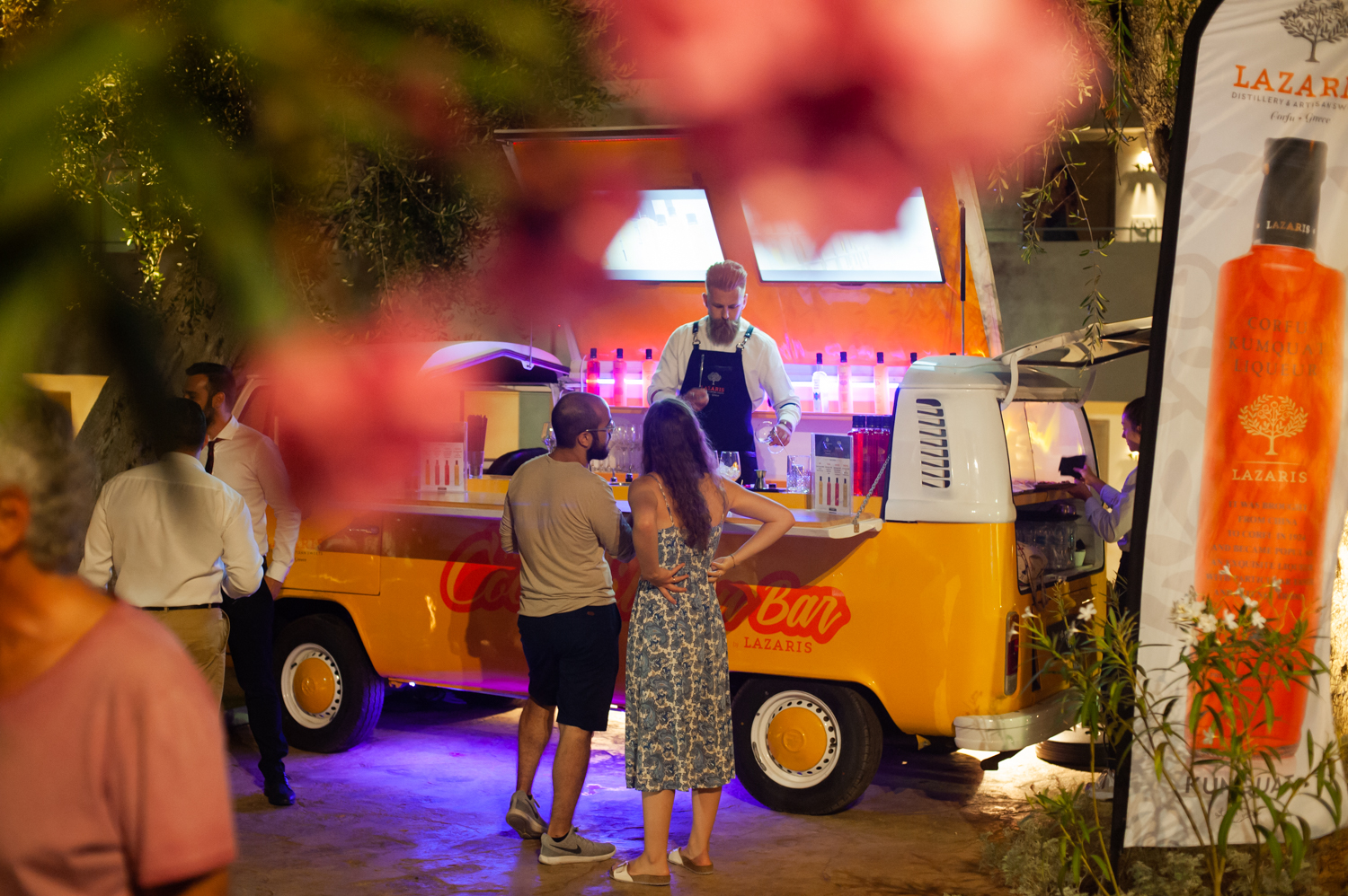 Lazaris cocktail van bar corfu 1155